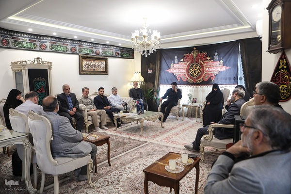 دیدار جامعه قرآنی با خانواده شهید طهرانچی