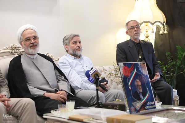 دیدار جامعه قرآنی با خانواده شهید طهرانچی