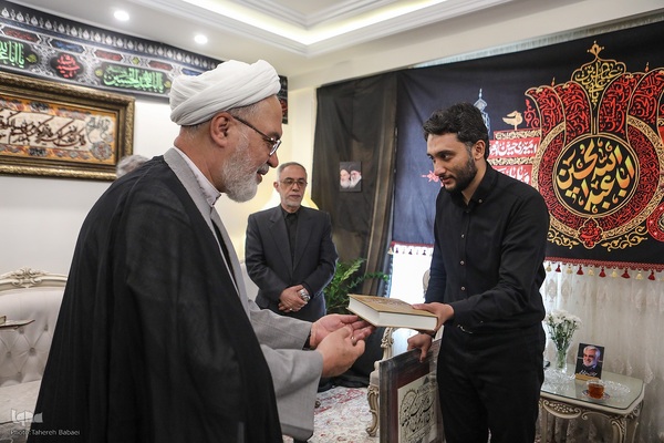 دیدار جامعه قرآنی با خانواده شهید طهرانچی