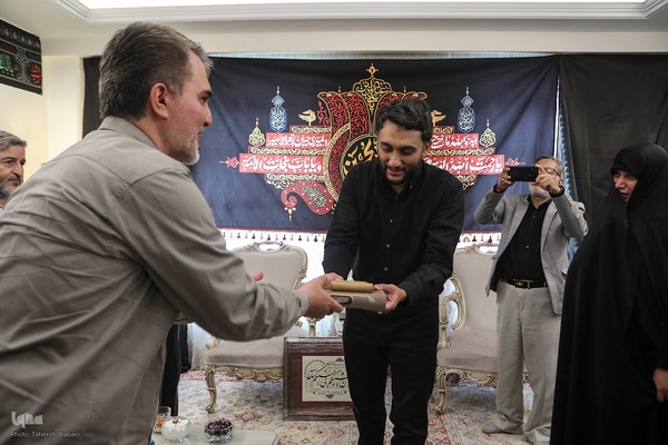 دیدار جامعه قرآنی با خانواده شهید طهرانچی