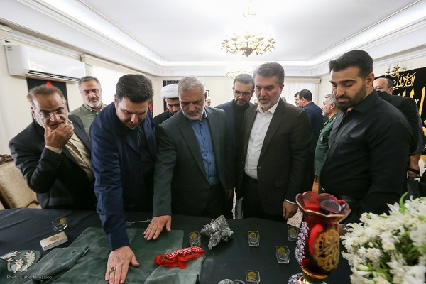 دیدار جامعه قرآنی با خانواده سردارسلامی