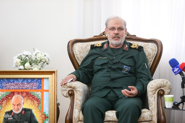 دیدار جامعه قرآنی با خانواده سردارسلامی