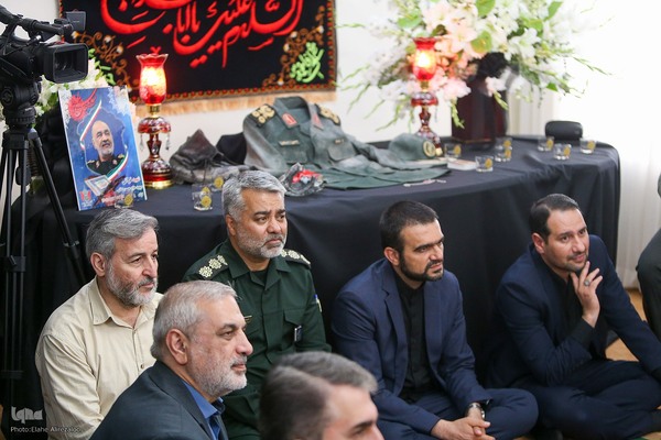 دیدار جامعه قرآنی با خانواده سردارسلامی