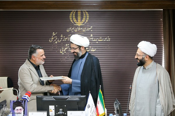 نشست شورای هماهنگی فعالیت‌های قرآن و عترت