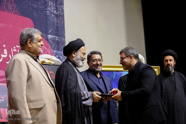 آئین رونمایی از آثار فرهنگی و علمی اربعین