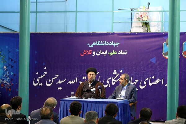 مراسم دیدار جهادگران جهاددانشگاهی با حجت‌الاسلام والمسلمین سیدحسن خمینی، یادگار امام راحل(ره) به مناسبت چهل و پنجمین سالگرد تشکیل جهاددانشگاهی امروز، ۱۸ مردادماه در حسینیه جماران برگزار شد.