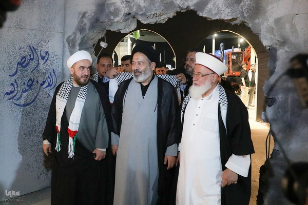 استقبال فلسطینی‌ها از نماینده رهبر انقلاب در موکب الاقصی