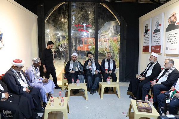 استقبال فلسطینی‌ها از نماینده رهبر انقلاب در موکب الاقصی