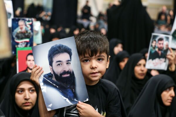 دیدار هزاران نفر از اقشار مختلف مردم در سالروز شهادت امام رضا(ع) با رهبر معظم انقلاب