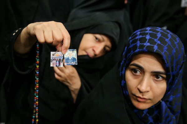 دیدار هزاران نفر از اقشار مختلف مردم در سالروز شهادت امام رضا(ع) با رهبر معظم انقلاب