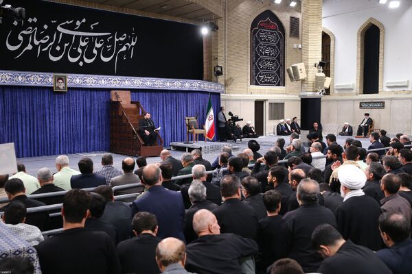 دیدار هزاران نفر از اقشار مختلف مردم در سالروز شهادت امام رضا(ع) با رهبر معظم انقلاب