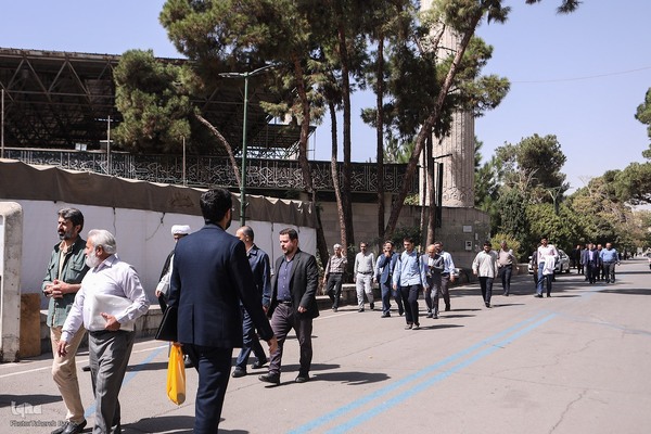 آئین ادای احترام و عطر افشانی مزار شهدای گمنام دانشگاه تهران