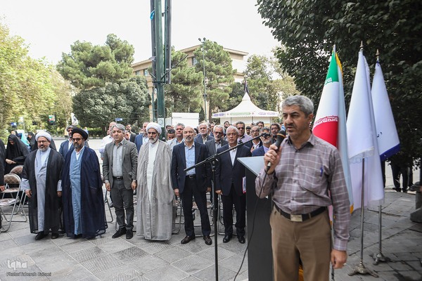 آئین ادای احترام و عطر افشانی مزار شهدای گمنام دانشگاه تهران