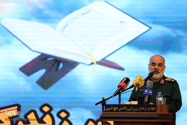 آئین اختتامیه مسابقات سراسری قرآن کریم نیروی زمینی سپاه با حضور سردار سرتیپ پاسدار «محمد کرمی» فرمانده نیروی زمینی سپاه شامگاه چهارشنبه 9 مهرماه در مجتمع فتح المبین برگزار شد.