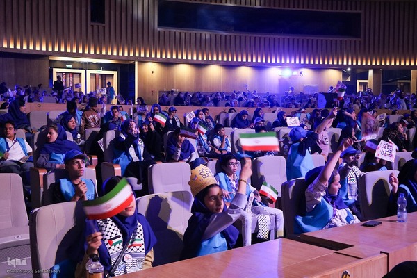 افتتاحیه سی‌وهفتمین جشنواره بین‌المللی فیلم‌های کودکان و نوجوانان در اصفهان