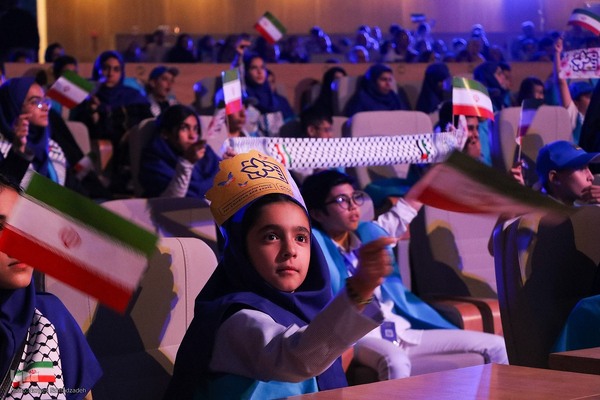 افتتاحیه سی‌وهفتمین جشنواره بین‌المللی فیلم‌های کودکان و نوجوانان در اصفهان