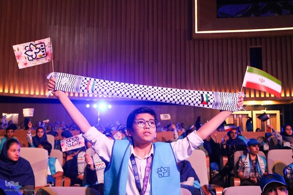 افتتاحیه سی‌وهفتمین جشنواره بین‌المللی فیلم‌های کودکان و نوجوانان در اصفهان