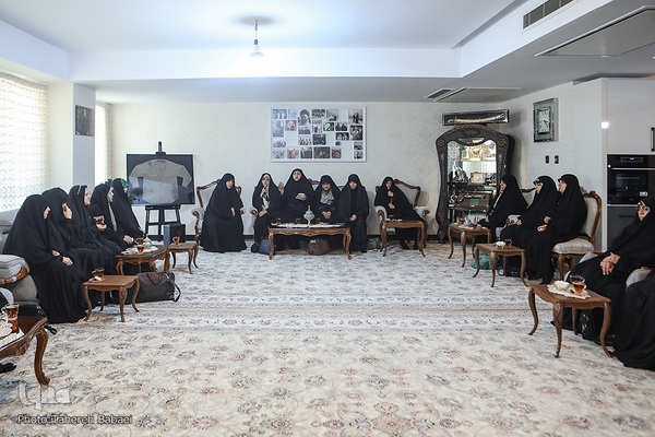 برپایی محفل بانوان فعال قرآنی در خانه شهید حاجی‌زاده