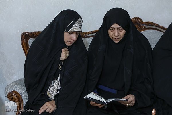 برپایی محفل بانوان فعال قرآنی در خانه شهید حاجی‌زاده