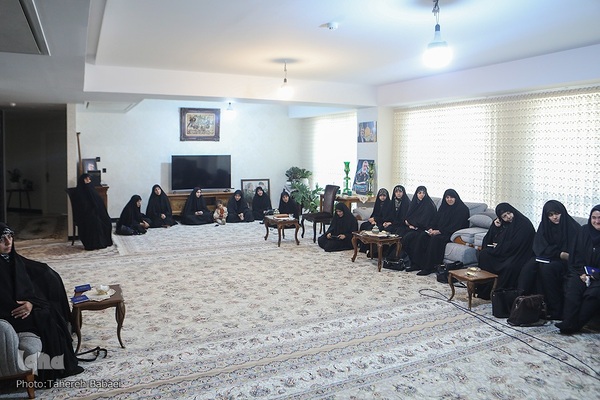 برپایی محفل بانوان فعال قرآنی در خانه شهید حاجی‌زاده
