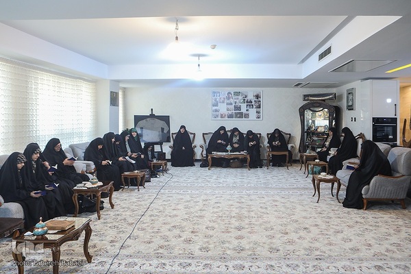 برپایی محفل بانوان فعال قرآنی در خانه شهید حاجی‌زاده