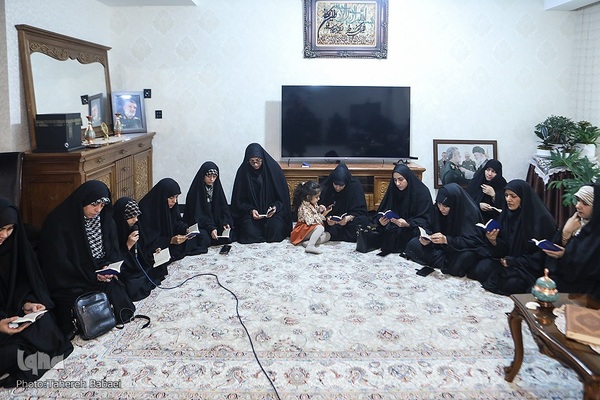 برپایی محفل بانوان فعال قرآنی در خانه شهید حاجی‌زاده