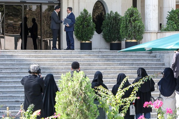 حاشیه جلسه هیئت دولت