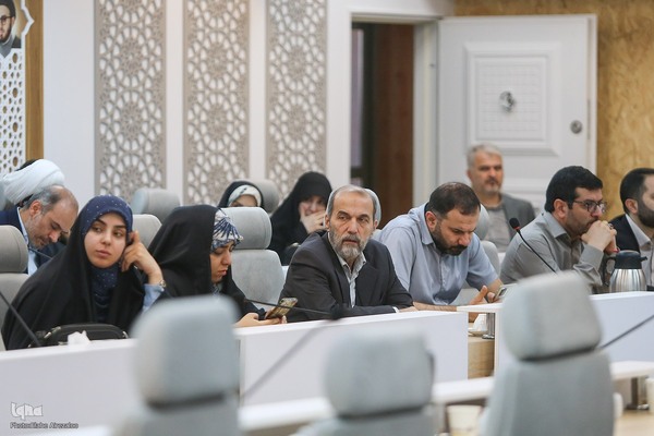 نشست هم‌اندیشی دستگاه‌های حکومتی و مجموعه‌های قرآنی پیرامون اجرای طرح زندگی با آیه‌ها