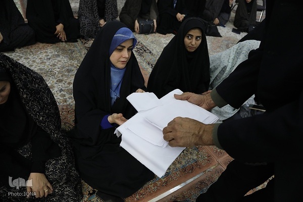 غبارروبی حرم مطهر حضرت فاطمه معصومه(س) توسط جهادگران جهاددانشگاهی