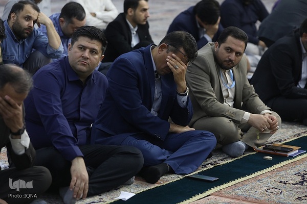 غبارروبی حرم مطهر حضرت فاطمه معصومه(س) توسط جهادگران جهاددانشگاهی