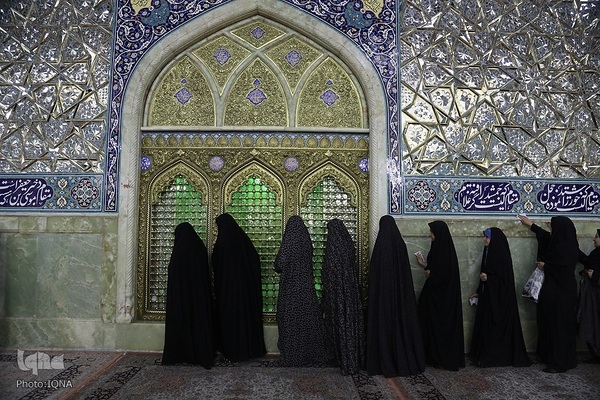 غبارروبی حرم مطهر حضرت فاطمه معصومه(س) توسط جهادگران جهاددانشگاهی