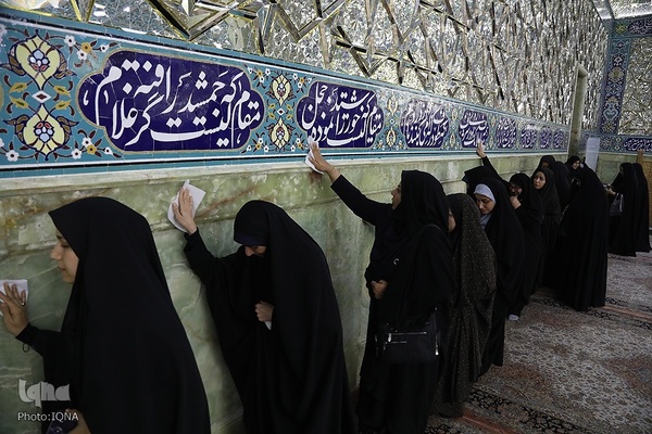 غبارروبی حرم مطهر حضرت فاطمه معصومه(س) توسط جهادگران جهاددانشگاهی