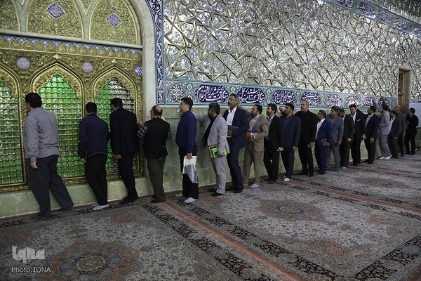 غبارروبی حرم مطهر حضرت فاطمه معصومه(س) توسط جهادگران جهاددانشگاهی