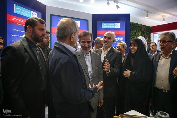 بازدید رئیس‌جمهور از نمایشگاه دستاوردهای جهاددانشگاهی