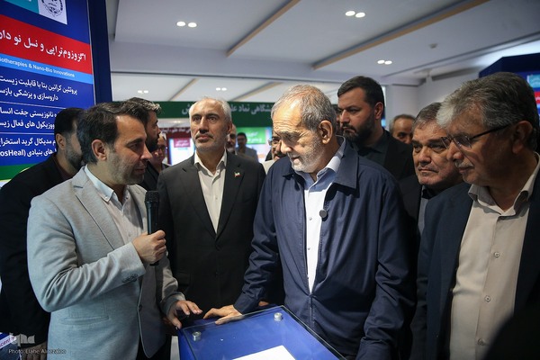 بازدید رئیس‌جمهور از نمایشگاه دستاوردهای جهاددانشگاهی