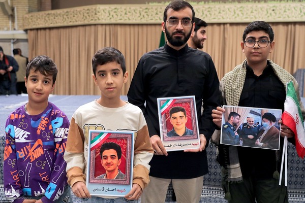 دیدار جمعی از دانش‌آموزان و دانشجویان با رهبر معظم انقلاب