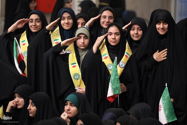 دیدار جمعی از دانش‌آموزان و دانشجویان با رهبر معظم انقلاب