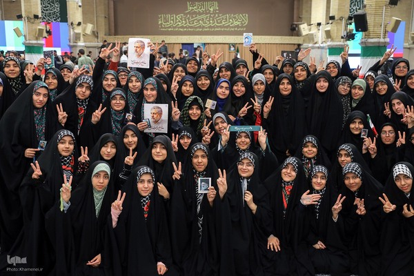 دیدار جمعی از دانش‌آموزان و دانشجویان با رهبر معظم انقلاب