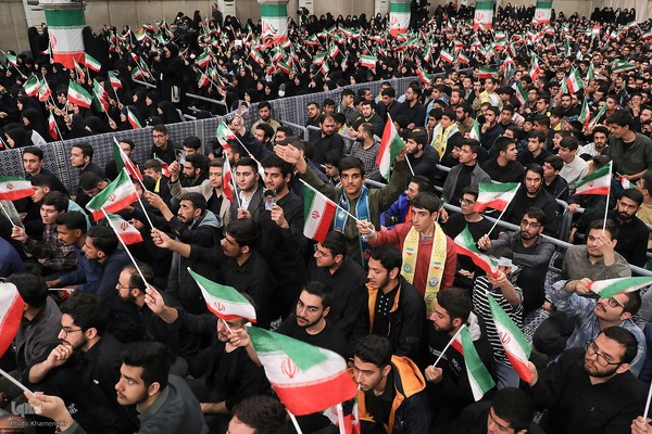 دیدار جمعی از دانش‌آموزان و دانشجویان با رهبر معظم انقلاب