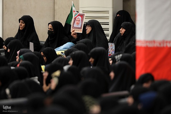 دیدار جمعی از دانش‌آموزان و دانشجویان با رهبر معظم انقلاب