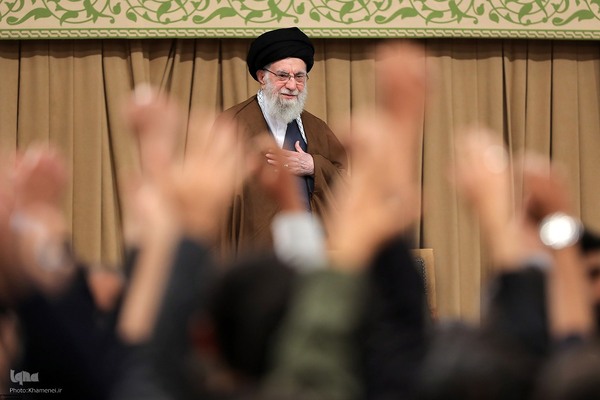 دیدار جمعی از دانش‌آموزان و دانشجویان با رهبر معظم انقلاب