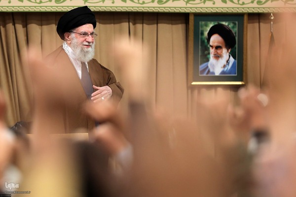 دیدار جمعی از دانش‌آموزان و دانشجویان با رهبر معظم انقلاب