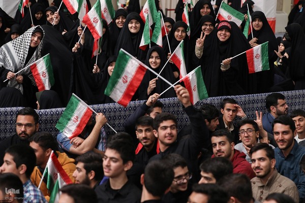 دیدار جمعی از دانش‌آموزان و دانشجویان با رهبر معظم انقلاب