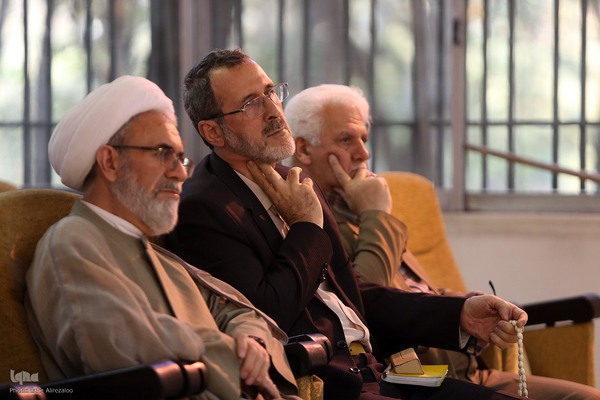 رونمایی از مجموعه ۵ جلدی تاریخ جامع فلسفه