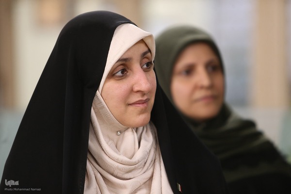 زهرا بهروز آذر