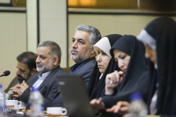 نشست معرفی و نقد و بررسی کتاب همزاد تنهایی