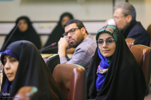 نشست معرفی و نقد و بررسی کتاب همزاد تنهایی