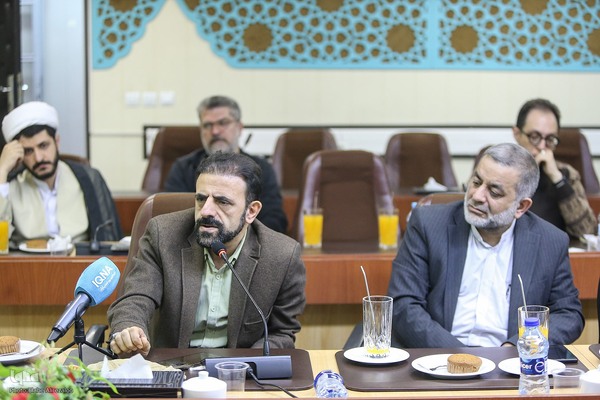 نشست معرفی و نقد و بررسی کتاب همزاد تنهایی