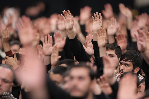 اولین شب مراسم عزاداری شهادت حضرت زهرا(س) با حضور رهبر معظم انقلاب