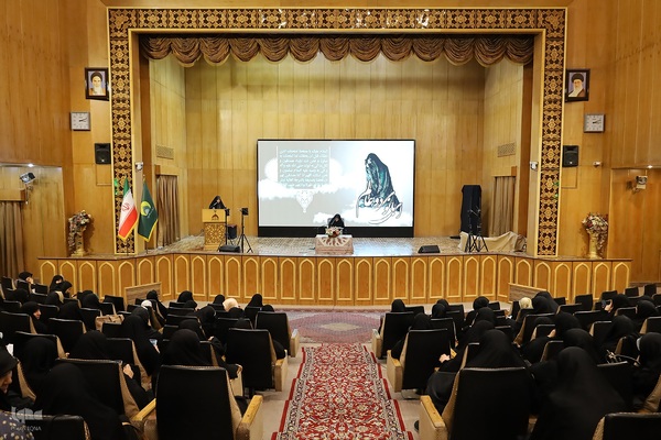 کرسی تلاوت قرآن ویژه بانوان در در آستان حضرت عبدالعظیم(ع)